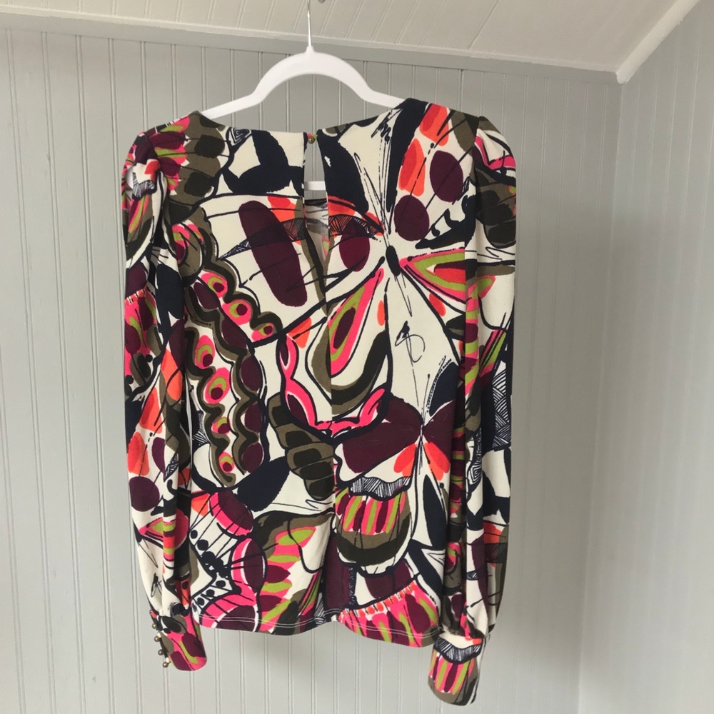 Medium Multicolored Pattern Top w Buttons